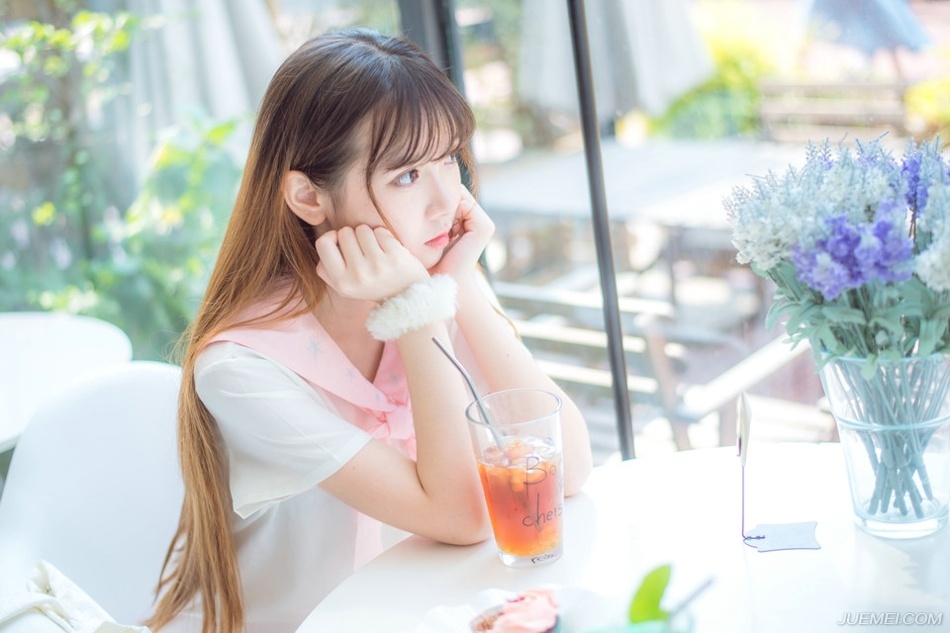 “哼！”刘璋面色难看的看向孟达：“那不知道孟达将军准备处置我？”